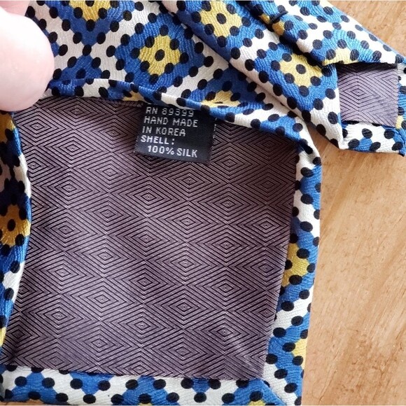 Men's Tongue Tied 100% Silk Tie - Picture 5 of 6